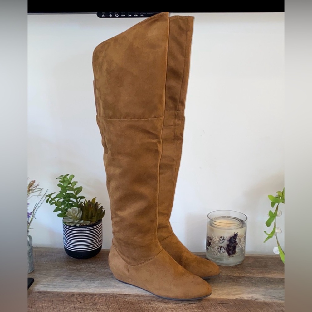 NWB!! Shoe Dazzle Over the Knee Boots in Camel Faux Suede Size 7.5 - Picture 2 of 11